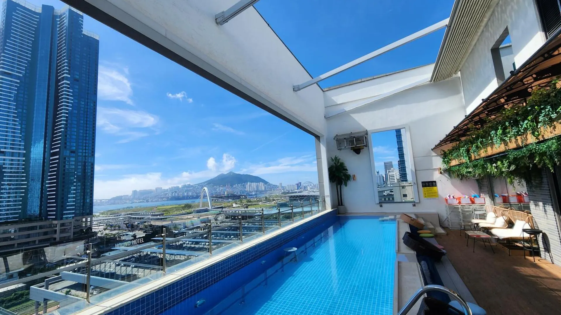 Hound Hotel Busan Station 3*,