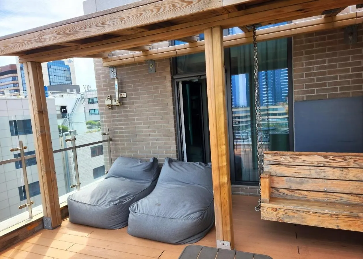 Hound Hotel Busan Station 3*,
